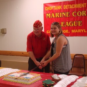 Oldest and youngest Marine cutting the cake
